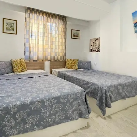 Apartment Jardin En El Centro De *