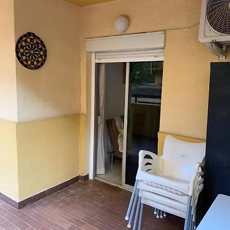 Jardin En El Centro De カルプ